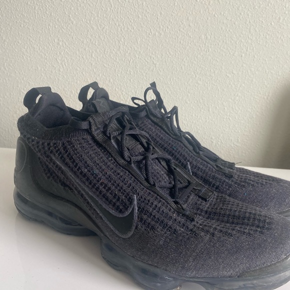 Nike Black VaporMax Athletic Shoes with Flyknit Upper Size 10